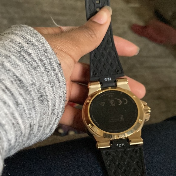 The color is gold never used - Picture 3 of 3